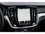 Volvo V60 2.0 T6 Plug-in hybrid AWD Ultra Dark | Schuif-/kanteldak | Head Up Display | Donker Glas | Sportstoelen | Power Seats | Harman Kardon |