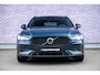 Volvo V60 2.0 T6 Plug-in hybrid AWD Ultra Dark | Schuif-/kanteldak | Head Up Display | Donker Glas | Sportstoelen | Power Seats | Harman Kardon |