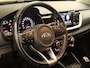 Kia Stonic 1.0 T-GDi DynamicPlusLine - ORIGINEEL NEDERLANDSE AUTO - TREKHAAK 1.000KG GEREMD TREKGEWICHT - ACHTERUITRIJ CAMERA - APPLE CARPLAY/ANDROID AUTO - KEYLESS ENTRY & START - PARKEERSENSOREN ACHTER - CLIMATE CONTROL