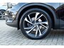 Volvo XC40 2.0 T4 Momentum | Trekhaak | Verwarmbare voorstoelen, voorruit en  stuurwiel | Adaptieve cruise control | Premium audio by Harman Kardon | Apple carplay/Android auto