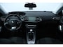 Peugeot 308 1.2 PureTech Allure /D-Riem Verv 89.000KM! /Apple + Android /DAB+! /Lane Assist /Pano-Dak! /Navi /Climat /Cruise /Elek. pakket /Bluetooth /Regensensor /LED Dagrijverl. /16"LMV /Extra getint glas /Mistlampen /PDC