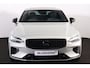 Volvo S60 T6 AWD Twin Engine R-Design - Panoramisch schuif-/kanteldak - Head-up display - IntelliSafe Assist & Surround - 360º camera - Harman Kardon - Elektr. verstelbare bestuurdersstoel met geheugen - Full LED verlichting meedraaiende koplampen - Schakelflippers - Verwarmbare voorstoelen, achterbank en stuurwiel - Inklapbare trekhaak - Getinte ruiten v.a. de B-stijl - 19 inch LMV
