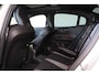 Volvo S60 T6 AWD Twin Engine R-Design - Panoramisch schuif-/kanteldak - Head-up display - IntelliSafe Assist & Surround - 360º camera - Harman Kardon - Elektr. verstelbare bestuurdersstoel met geheugen - Full LED verlichting meedraaiende koplampen - Schakelflippers - Verwarmbare voorstoelen, achterbank en stuurwiel - Inklapbare trekhaak - Getinte ruiten v.a. de B-stijl - 19 inch LMV