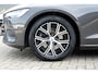 Volvo V60 2.0 B4 Core Trekhaak semi elektrisch inklapbaar | Elektrisch bedienbare voorstoelen | Stoel- & Stuurwielverwarming | 18 inch lichtmetalen velgen | Verwarmbare voorruit | Adaptieve Cruise Control met Pilot Assist | Google Maps & Infotainment