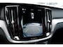 Volvo V60 2.0 B4 Core Trekhaak semi elektrisch inklapbaar | Elektrisch bedienbare voorstoelen | Stoel- & Stuurwielverwarming | 18 inch lichtmetalen velgen | Verwarmbare voorruit | Adaptieve Cruise Control met Pilot Assist | Google Maps & Infotainment