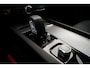Volvo V60 2.0 B4 Core Trekhaak semi elektrisch inklapbaar | Elektrisch bedienbare voorstoelen | Stoel- & Stuurwielverwarming | 18 inch lichtmetalen velgen | Verwarmbare voorruit | Adaptieve Cruise Control met Pilot Assist | Google Maps & Infotainment