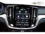 Volvo V60 2.0 B4 Core Trekhaak semi elektrisch inklapbaar | Elektrisch bedienbare voorstoelen | Stoel- & Stuurwielverwarming | 18 inch lichtmetalen velgen | Verwarmbare voorruit | Adaptieve Cruise Control met Pilot Assist | Google Maps & Infotainment