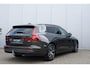 Volvo V60 2.0 B4 Core Trekhaak semi elektrisch inklapbaar | Elektrisch bedienbare voorstoelen | Stoel- & Stuurwielverwarming | 18 inch lichtmetalen velgen | Verwarmbare voorruit | Adaptieve Cruise Control met Pilot Assist | Google Maps & Infotainment