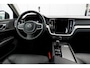 Volvo V60 2.0 B4 Core Trekhaak semi elektrisch inklapbaar | Elektrisch bedienbare voorstoelen | Stoel- & Stuurwielverwarming | 18 inch lichtmetalen velgen | Verwarmbare voorruit | Adaptieve Cruise Control met Pilot Assist | Google Maps & Infotainment