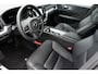 Volvo V60 2.0 B4 Core Trekhaak semi elektrisch inklapbaar | Elektrisch bedienbare voorstoelen | Stoel- & Stuurwielverwarming | 18 inch lichtmetalen velgen | Verwarmbare voorruit | Adaptieve Cruise Control met Pilot Assist | Google Maps & Infotainment