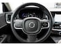 Volvo V60 2.0 B4 Core Trekhaak semi elektrisch inklapbaar | Elektrisch bedienbare voorstoelen | Stoel- & Stuurwielverwarming | 18 inch lichtmetalen velgen | Verwarmbare voorruit | Adaptieve Cruise Control met Pilot Assist | Google Maps & Infotainment