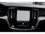 Volvo V60 2.0 B4 Core Trekhaak semi elektrisch inklapbaar | Elektrisch bedienbare voorstoelen | Stoel- & Stuurwielverwarming | 18 inch lichtmetalen velgen | Verwarmbare voorruit | Adaptieve Cruise Control met Pilot Assist | Google Maps & Infotainment