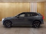 Volvo XC60 Ultra Black Edition Recharge Plug-In Hybrid AWD | Luchtvering | Trekhaak | Panoramadak | Stoel + Stuur Verwarming | 360 Camera | Memory Stoelen |