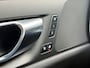 Volvo V60 2.0 T6 Recharge 350pk AWD R-Design Plus Dark | Long range | Trekhaak wegklapbaar | Pilot assist | Adaptieve cruise | Stoelverwarming | Camera | Sportstoelen half leder met memory | 19 inch velgen | Navigatie | Apple CarPlay | DAB | Keyless | Full-LED | Sfeerverlichting | Elektrische achterklep | Recent onderhouden