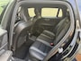Volvo V60 2.0 T6 Recharge 350pk AWD R-Design Plus Dark | Long range | Trekhaak wegklapbaar | Pilot assist | Adaptieve cruise | Stoelverwarming | Camera | Sportstoelen half leder met memory | 19 inch velgen | Navigatie | Apple CarPlay | DAB | Keyless | Full-LED | Sfeerverlichting | Elektrische achterklep | Recent onderhouden