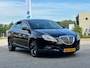 Lancia Delta 1.4 M.air Lounge Cruise*Clima*NAP*Dealer onderhouden*LM velgen*Parkeersensoren*Alcantara*