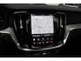 Volvo V60 T6 350PK Plug-in hybrid AWD Plus Dark | Bowers&Wilkins high-end audio | Panoramadak met schuif/-kantelfunctie | Adaptive Cruise Control & Pilot Assist | Verwarmbare voorstoelen + stuurwiel | 360 graden Camera | 19 inch Lichtmetalen wielen