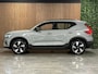 Volvo EX40 Single Motor Plus 70 kWh | 100% SoH | Adaptieve Cruise Control | Stoel en Stuurwielverwarming | Parkeercamera | Pilot Assist | BLIS Dode Hoek Detectie | Microtech / Alcantara bekleding met wit stiksel en bies | Zitting verlenging voorstoelen | Google Infotainment | Warmtepomp | 19 Inch | Keyless Drive | Parkeersensoren voor+achter | Elektrisch bedienbare achterklep | DAB Radio | Apple Carplay/Android Auto | Draadloos telefoon opladen | Volvo On Call met mobiele App functie | Vapour Grey Metallic |