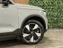 Volvo EX40 Single Motor Plus 70 kWh | 100% SoH | Adaptieve Cruise Control | Stoel en Stuurwielverwarming | Parkeercamera | Pilot Assist | BLIS Dode Hoek Detectie | Microtech / Alcantara bekleding met wit stiksel en bies | Zitting verlenging voorstoelen | Google Infotainment | Warmtepomp | 19 Inch | Keyless Drive | Parkeersensoren voor+achter | Elektrisch bedienbare achterklep | DAB Radio | Apple Carplay/Android Auto | Draadloos telefoon opladen | Volvo On Call met mobiele App functie | Vapour Grey Metallic |