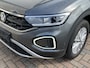 Volkswagen T-Roc 1.5 TSI Life / AUTOMAAT/ PARK. SENSOREN/ DODE HOEK/ IQ. LIGHT/ STOELVERWARM./ DIGITAL DASHBOARD/ ADAPT. CRUISE/ APP CONNECT/ NAVI/ CLIMA/ DAB/ 16" LMV