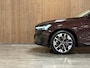 Volvo XC60 T6 AWD Recharge Ultra Dark | Facelift | Luchtvering | Trekhaak | All Season Banden | 360° Camera | Head-Up Display | Harman Kardon | Adaptieve Cruise Control | Stoelverwarming voor+achter | Stuurwielverwarming | Full LED Meesturende koplampen | Pilot Assist | BLIS Dode Hoek Detectie | Elektrische voorstoelen geheugen | Quilted Nordico bekleding | Zitting verlenging voorstoelen | Lederen Dashboard | Schuifdak | 20 Inch | Google Infotainment | Keyless Drive | Privacy Glass | Parkeersensoren voor+achter | Elektrisch bedienbare achterklep | DAB Radio | Apple Carplay/Android Auto | Draadloos telefoon opladen | Volvo On Call met mobiele App functie | Mulberry Red Metallic |