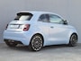 Fiat 500e La Prima by Bocelli 42 kWh / SOH 97% / Panoramadak / Winter & Style pakket / Leder / CCS snelladen / Achteruitrijcamera / JBL Audio Systeem / Stoelverwarming / Adaptief cruise control / Keyless Entry/Start /