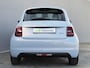 Fiat 500e La Prima by Bocelli 42 kWh / SOH 97% / Panoramadak / Winter & Style pakket / Leder / CCS snelladen / Achteruitrijcamera / JBL Audio Systeem / Stoelverwarming / Adaptief cruise control / Keyless Entry/Start /