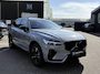 Volvo XC60 2.0 T6 Plug-in hybrid AWD Plus Dark HEAD-UP DISPLAY | 2026!| HARMAN KARDON| PANO| MEMORY STOELEN| PILOT ASSIST| 360 CAMERA|