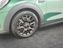 MINI Cooper 5-Deurs 1.5 Camden Edition Automaat | Climate control | Cruise control | Navigatie | Parkeersensoren | App Connect | LED | DAB | 16"LMV