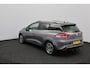 Renault Clio Estate 1.5 dCi ECO Night&Day/ D-Riem verv: 137.000 KM!/ Trekhaak/ 16'' LMV/ DAB+/ Navi/ Airco/ Cruise/ Elek. pakket/ Isofix/ Bluetooth/ Armsteun/ Multi. LEDER. Stuur/ Mistl./ PDC/ Extra getint glas.