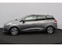 Renault Clio Estate 1.5 dCi ECO Night&Day/ D-Riem verv: 137.000 KM!/ Trekhaak/ 16'' LMV/ DAB+/ Navi/ Airco/ Cruise/ Elek. pakket/ Isofix/ Bluetooth/ Armsteun/ Multi. LEDER. Stuur/ Mistl./ PDC/ Extra getint glas.