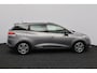 Renault Clio Estate 1.5 dCi ECO Night&Day/ D-Riem verv: 137.000 KM!/ Trekhaak/ 16'' LMV/ DAB+/ Navi/ Airco/ Cruise/ Elek. pakket/ Isofix/ Bluetooth/ Armsteun/ Multi. LEDER. Stuur/ Mistl./ PDC/ Extra getint glas.
