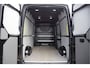 Volkswagen Crafter 35 2.0 TDI L3H3(L2H2) 3-ZITS, 177PK AUT. LED, ADAPT. CRUISE, STOELVERWARMING, STUURVERWARMING, VOORRUIT VERWARMING, STANDKACHEL, GEVEERDE ERGO ACTIVE STOEL