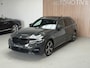 BMW 3-Serie Touring 330e xDrive High Executive M Sport - Dravit Grau - Laserlampen - M Stoelen - Head Up Dislplay - Harman Kardon