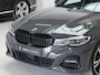 BMW 3-Serie Touring 330e xDrive High Executive M Sport - Dravit Grau - Laserlampen - M Stoelen - Head Up Dislplay - Harman Kardon