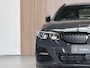 BMW 3-Serie Touring 330e xDrive High Executive M Sport - Dravit Grau - Laserlampen - M Stoelen - Head Up Dislplay - Harman Kardon