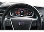 Volvo S60 2.0 T6 306pk R-Design - 19 inch - Sportstoelen - Camera - Trekhaak - Distributie vervangen - Stuur + Stoel verwarming