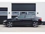 Volvo S60 2.0 T6 306pk R-Design - 19 inch - Sportstoelen - Camera - Trekhaak - Distributie vervangen - Stuur + Stoel verwarming