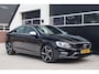 Volvo S60 2.0 T6 306pk R-Design - 19 inch - Sportstoelen - Camera - Trekhaak - Distributie vervangen - Stuur + Stoel verwarming