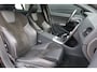 Volvo S60 2.0 T6 306pk R-Design - 19 inch - Sportstoelen - Camera - Trekhaak - Distributie vervangen - Stuur + Stoel verwarming