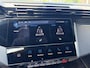 Peugeot e-308 GT 54 kWh Panoramdak I Alcantara Executive interieur I Trekhaak I 360° Vision & Drive Assist Plus Pack