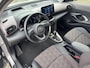 Toyota Yaris Cross 1.5 Hybrid Executive Bi-Tone | Pano | JBL | HUD | Elektr. klep