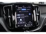 Volvo XC60 2.0 T6 Plug-in hybrid AWD Plus Dark | Pano | Trekhaak | Camera |
