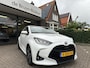 Toyota Yaris 1.5 Hybrid Dynamic Apple Carplay / Android auto stoelverwarming / stuurwielverwarming / Navigatie / Apple Carplay / Android Auto / parkeercamera / 10 jaar Toyota garantie / rijklaarprijs incl. Toyota Pechhulppas