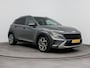 Hyundai Kona 1.6 GDI HEV Premium Sky | Trekhaak | Head up | Camera | Schuif/kantel dak | stoel/stuur verwarming | Navigatie & Carplay | Premium Audio |