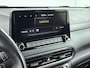 Hyundai Kona 1.6 GDI HEV Premium Sky | Trekhaak | Head up | Camera | Schuif/kantel dak | stoel/stuur verwarming | Navigatie & Carplay | Premium Audio |