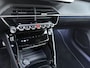 Peugeot 208 | Demo Deal | GT, | 10" touchscreen met DAB+ radio en Wireless Mirror Screen (Apple CarPlay / Android Auto ) | 17’’ lichtmetalen velgen ‘YANAKA’, afgewerkt in zwart Orbital met glanzende mat, en vier inzetten mat | Automatisch dimmende binnenspiegel