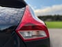Volvo V40 1.6 T4 R-Design | Panoramadak | Camera | Leder/Alcantara | 18" Velgen | Stoelverwarming | Clima | PDC | Cruise | LED |