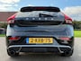 Volvo V40 1.6 T4 R-Design | Panoramadak | Camera | Leder/Alcantara | 18" Velgen | Stoelverwarming | Clima | PDC | Cruise | LED |