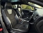 Volvo V40 1.6 T4 R-Design | Panoramadak | Camera | Leder/Alcantara | 18" Velgen | Stoelverwarming | Clima | PDC | Cruise | LED |
